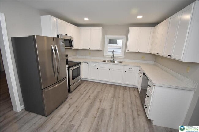 Building Photo - 329 N 9th St