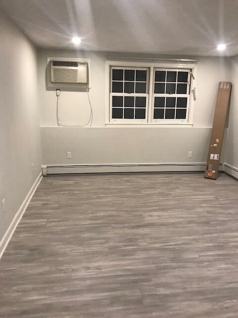 Building Photo - 205 Great Rd