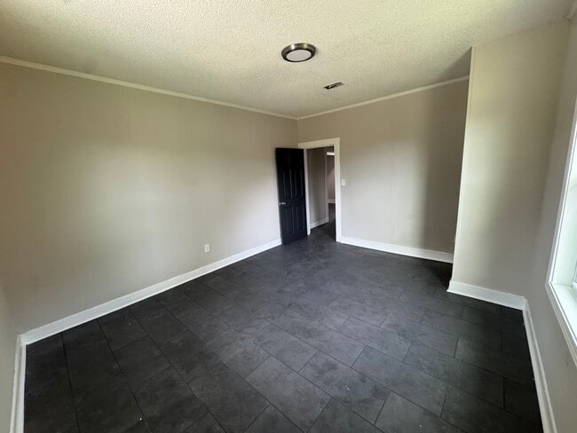 Building Photo - 2760 Lola Ave