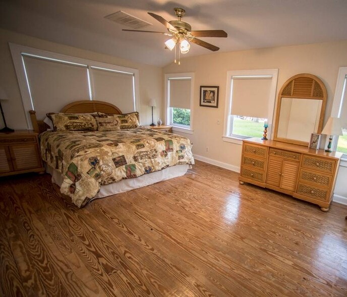 Master bedroom with king size bed - 107 E Melbourne Ave