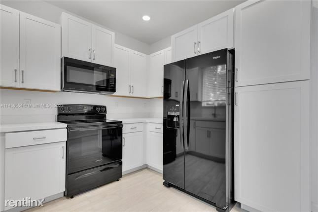Building Photo - 3 br, 2 bath House - 2445 SE 10Th Street
