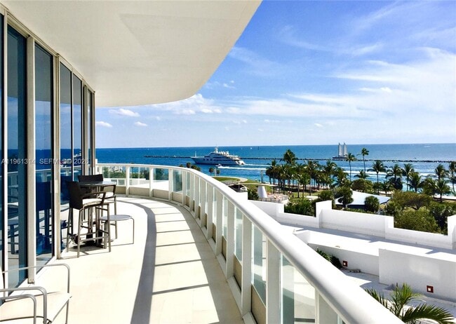 Building Photo - 100 South Pointe Dr