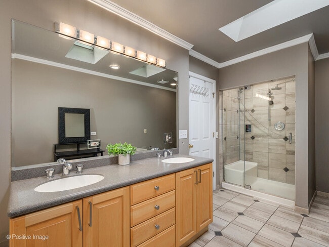 Building Photo - 1720 W Altgeld St