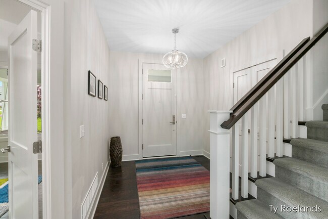 Building Photo - 3757 Lake Birch St NE