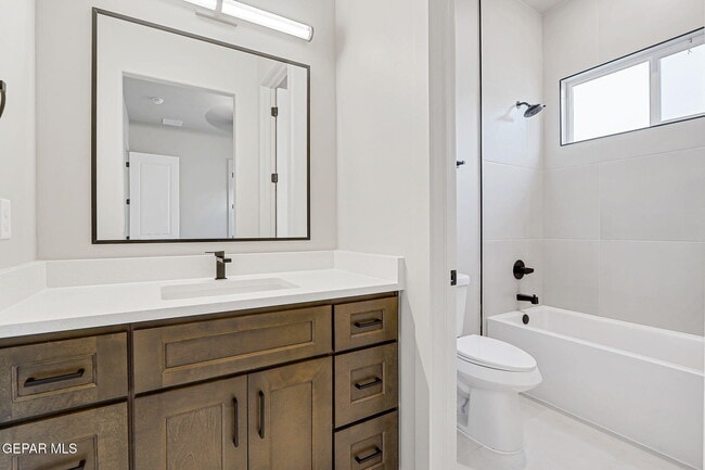 Building Photo - 828 Eltham Dr