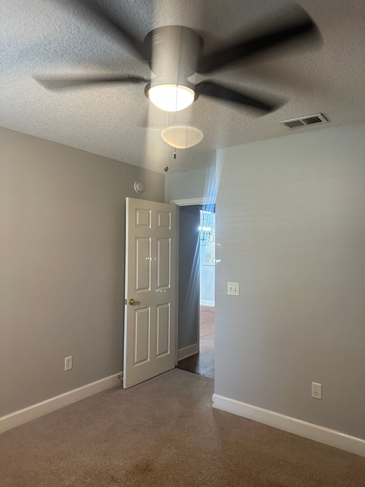 Building Photo - 104 Camellia Ct