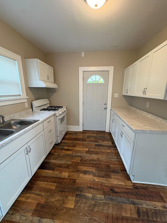 Building Photo - *Pending* Updated 3-Bedroom, 1.5-Bathroom Home – $1,375/Month | Accepting Section 8