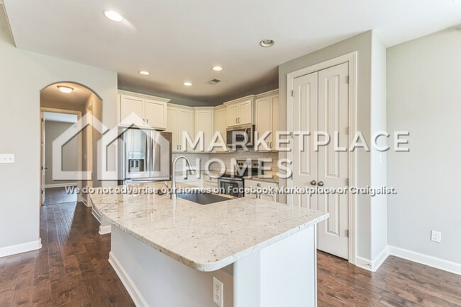 Building Photo - 5057 Maiden Ln