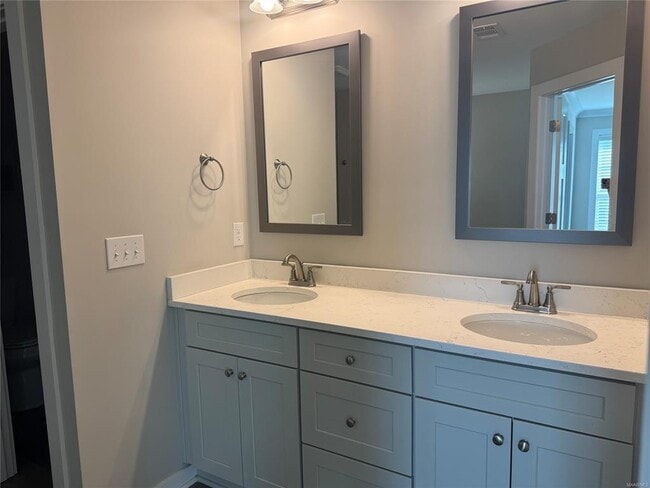 Building Photo - 107 Fox Run Dr