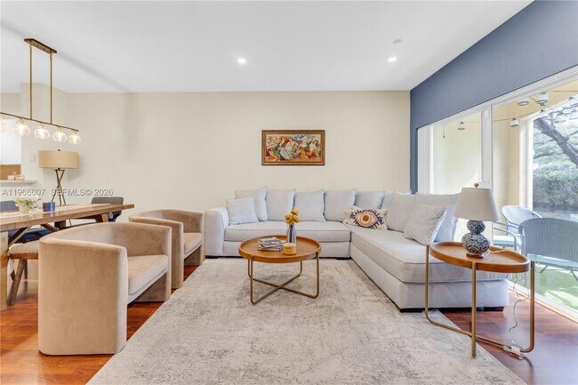 Building Photo - 8844 S Isles Cir