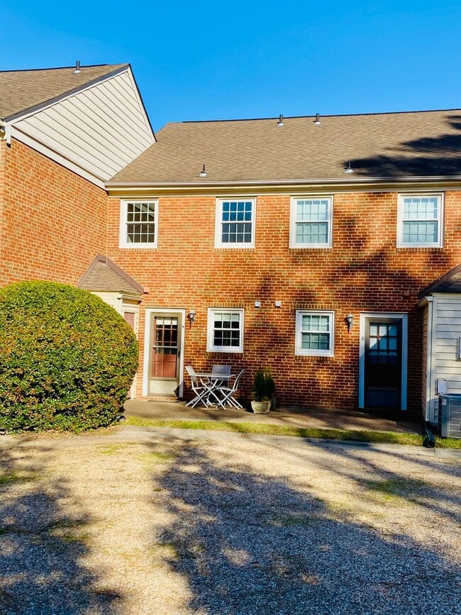 Building Photo - 3810 Hermitage Rd