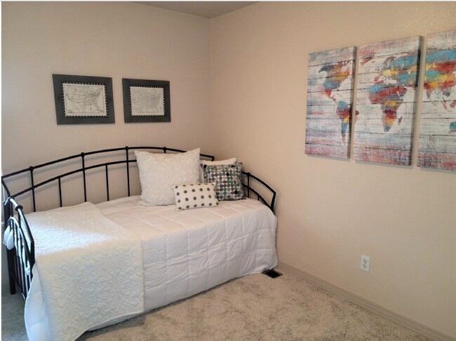 Back Guest Room 1 - 4125 Sunny Vista Hts