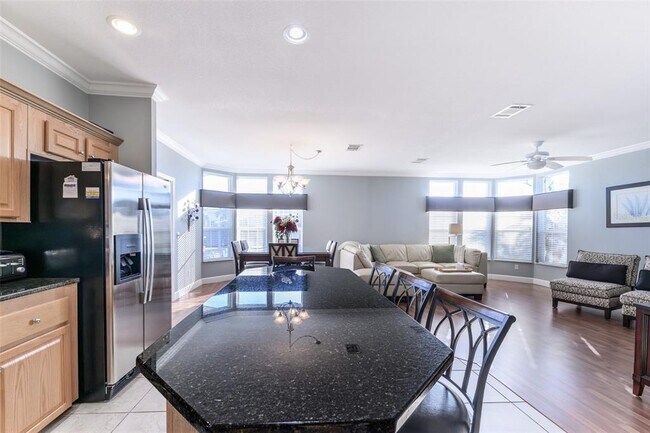 Building Photo - 2 Emden Cir