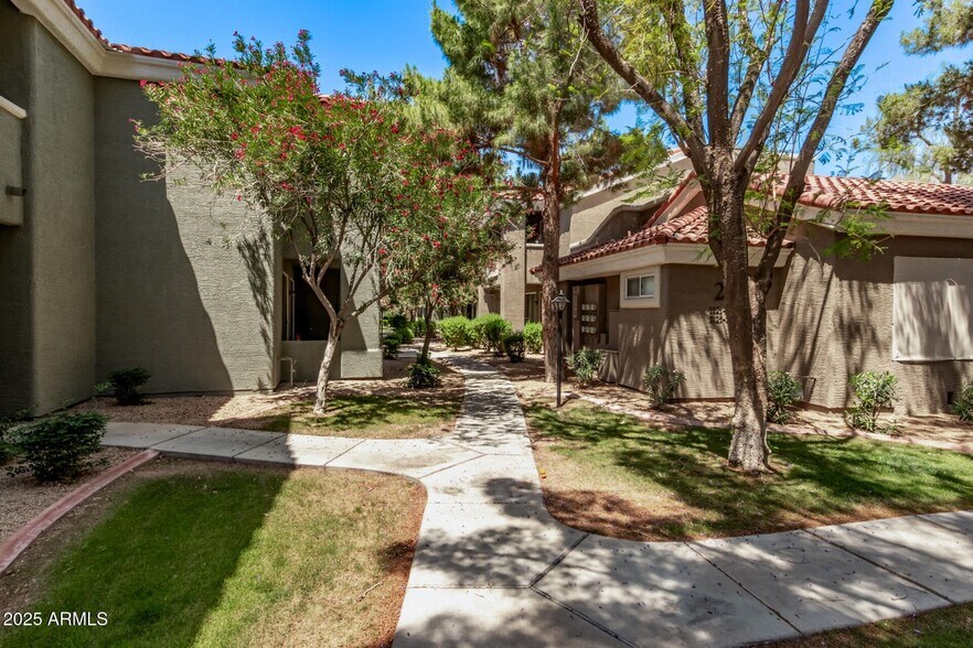 Building Photo - 2929 W Yorkshire Dr