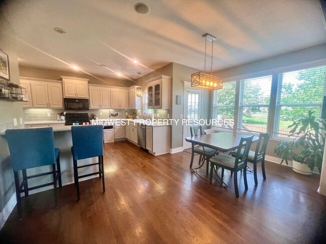 Building Photo - Exquisite 4-Bedroom Home with Spacious Fam...