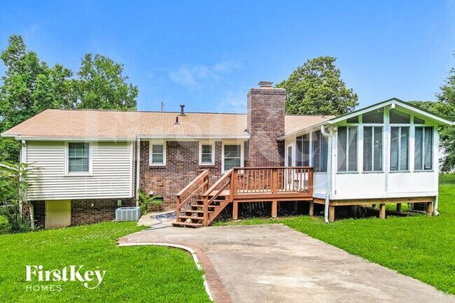 Building Photo - 2144 Moon Dr SW