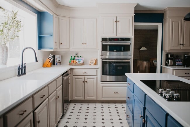 Building Photo - 946 Magnolia St SE