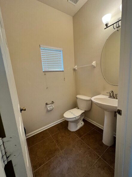 Powdered Room - 6058 Twain St