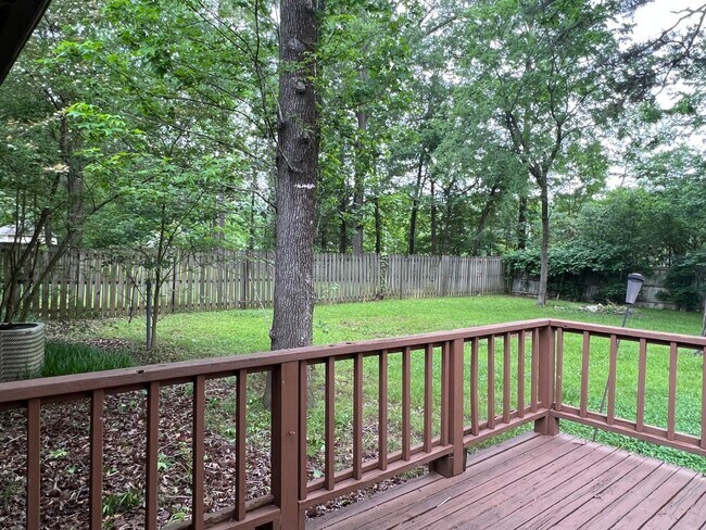 Building Photo - 127 Rolling Oaks Dr