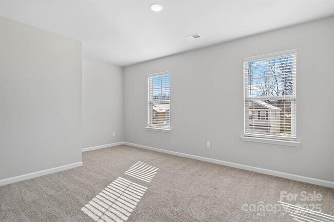 Building Photo - 4909 Lebanon Dr