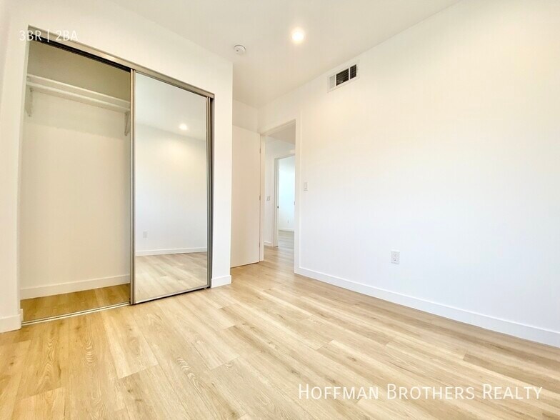 Building Photo - 233 Rosemont Ave