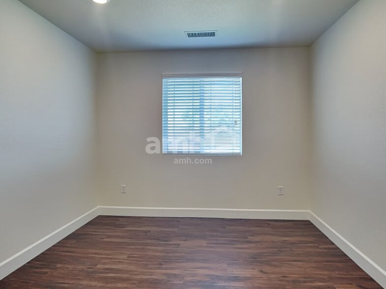 Building Photo - 14881 W 82nd Ave