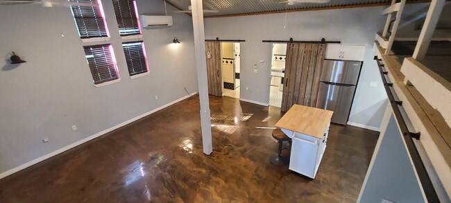 Building Photo - 211 E Voorhis Ave