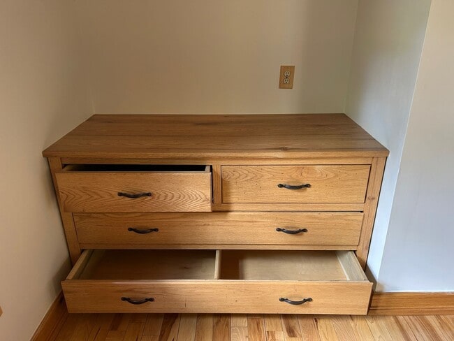 Building Photo - East AVL - Beautiful Zen Garden Apt with Sauna!