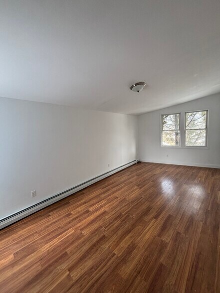 Building Photo - 10 Amero Ct