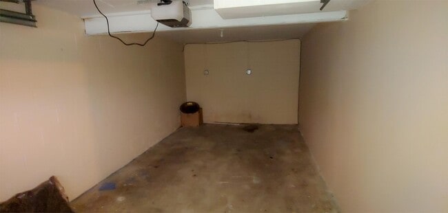 Building Photo - 1797 Cedaridge Dr