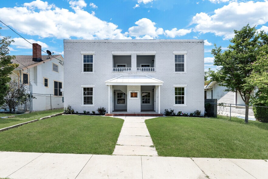 Building Photo - 834 W Russell Pl