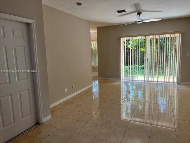 Building Photo - 312 Talia Cir