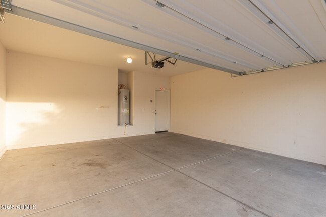 Building Photo - 23759 W Magnolia Dr