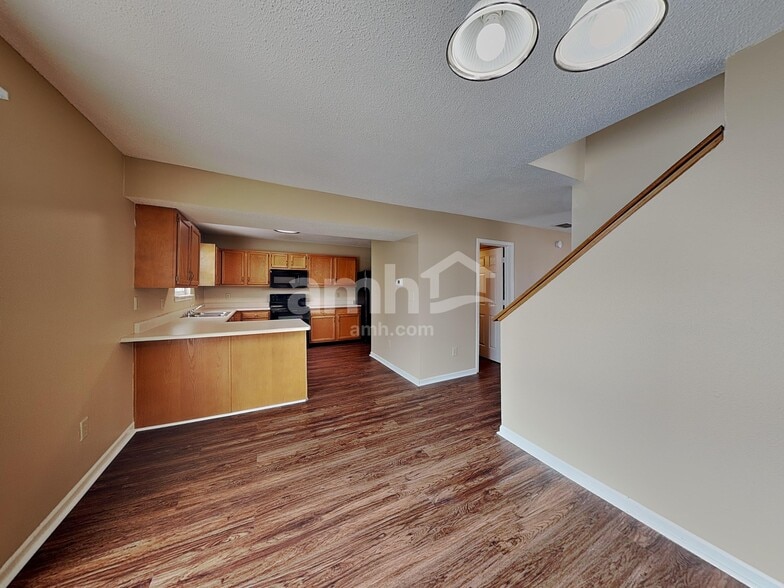 Building Photo - 15235 Follow Dr