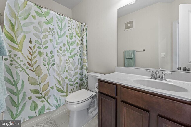 Building Photo - This beautiful 3 bed 2.5 bath 2-story condo provides a grand feeling with tall ceilings & over 16...