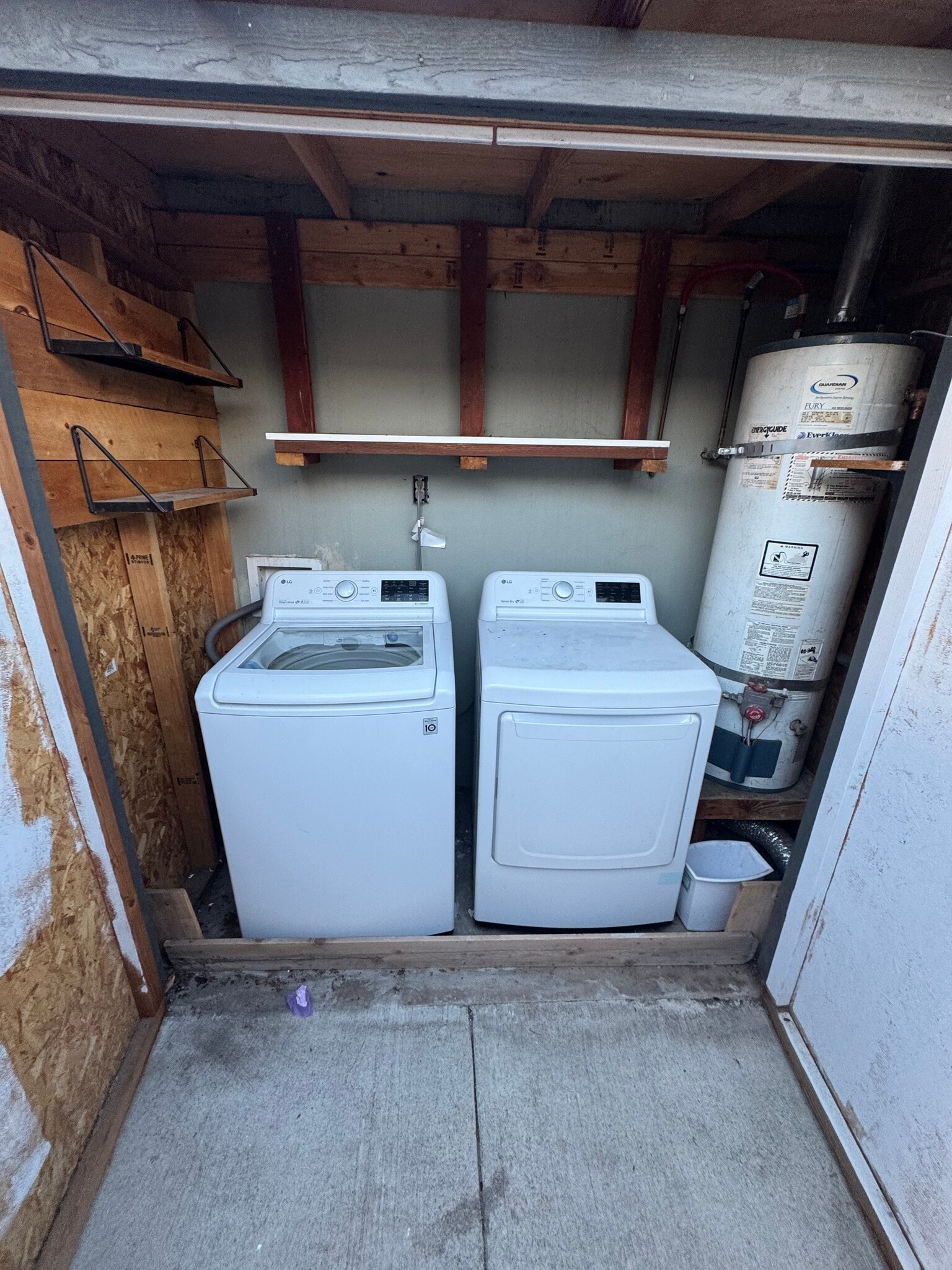 laundry unit outside - 8043 Roy St