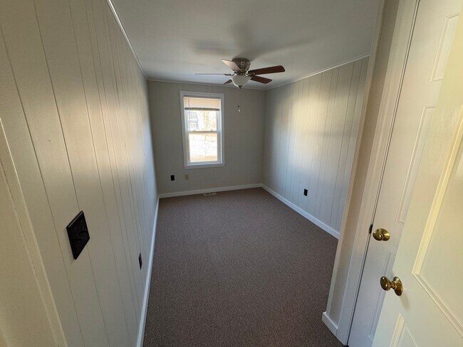 Building Photo - Spacious 4-Bedroom Single Family Rental in Amesbury - Available Now!