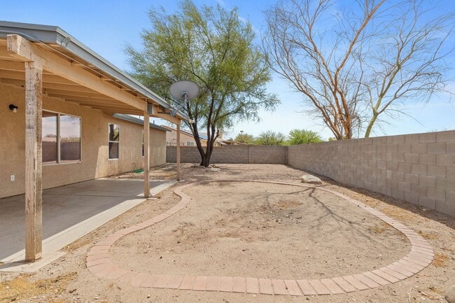 Building Photo - Nice Rita Ranch Home - Vail School District