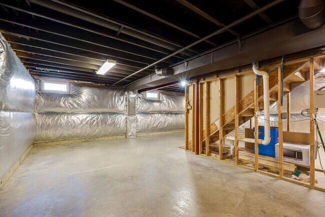 Building Photo - 2233 Oakbrook Blvd