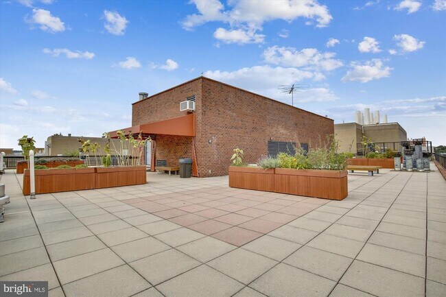 Building Photo - 1140 23rd St NW