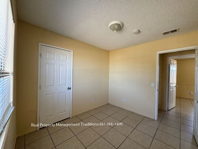 Building Photo - Cozy 3 Bed, 1 Bath