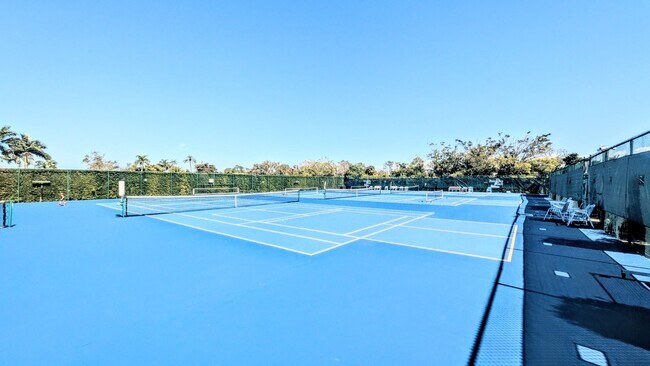 Building Photo - Seasonal/short term 2/2 vacation condo close to Anna Maria