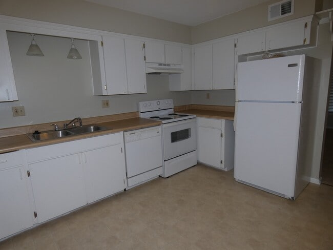 Building Photo - 5903 Creek View Dr