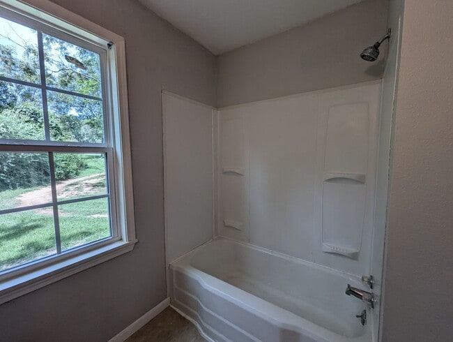 Building Photo - 2 Bed/1 Bath Cottage in Batesville