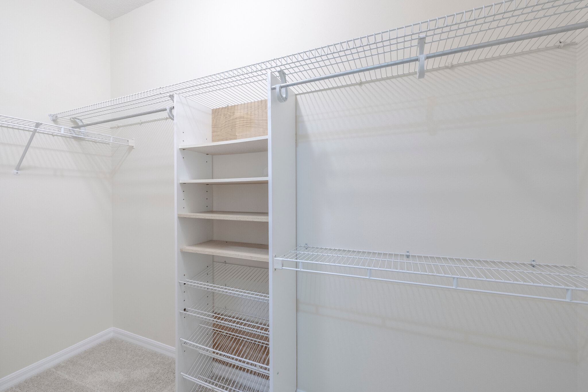 Dual Walkin Closets - 427 Pineapple Sq SW