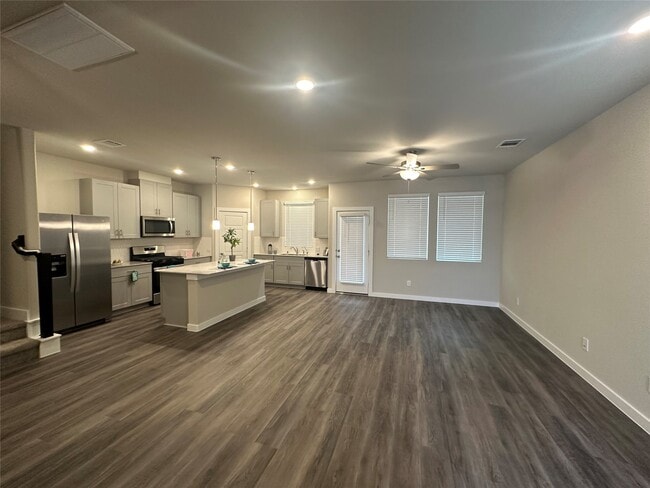 Building Photo - 3110 Valley Peak Dr