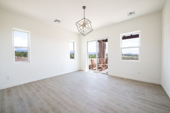 Building Photo - Stunning 3-Bedroom Home with Mountain Views in Tessera