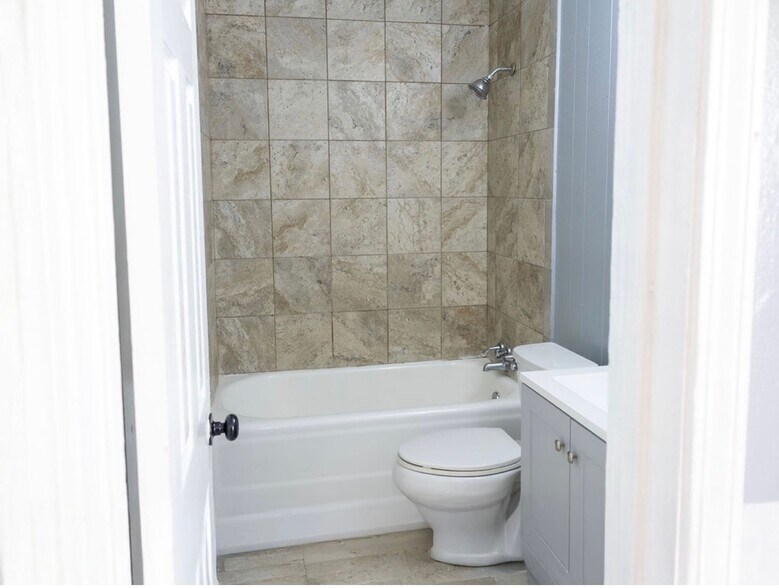 Building Photo - 2325 Spain St