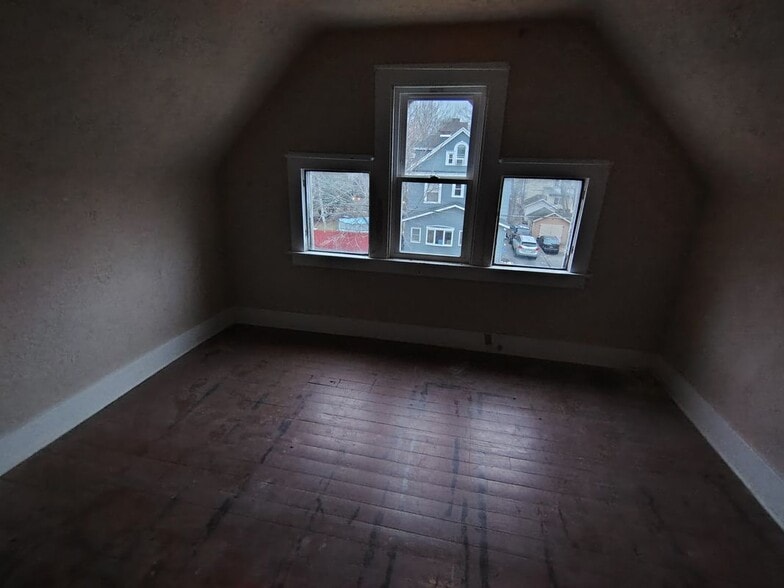 Building Photo - 147 E Matson Ave