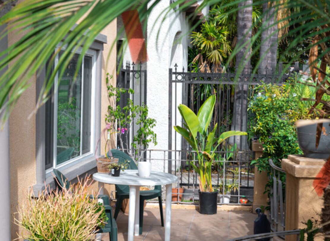 Multiple Shared Common Aread - 2061 N Vermont Ave